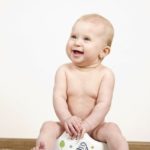 bebe al baño