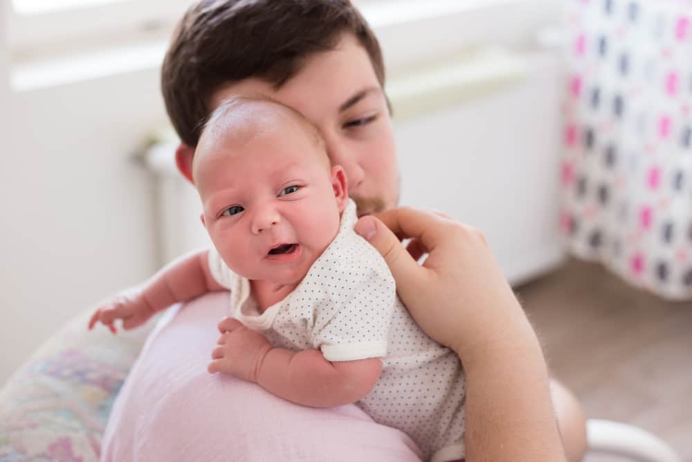 Cómo hacer eructar a un bebé: Guía rápida y sencilla